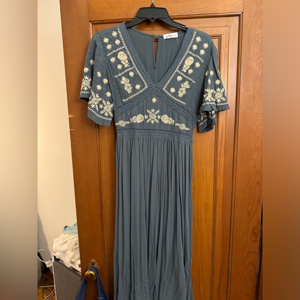 Beautiful blue and ivory short sleeve midi dress